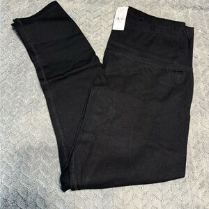 NY & Company NWT Capri. Sz L
New In Package.